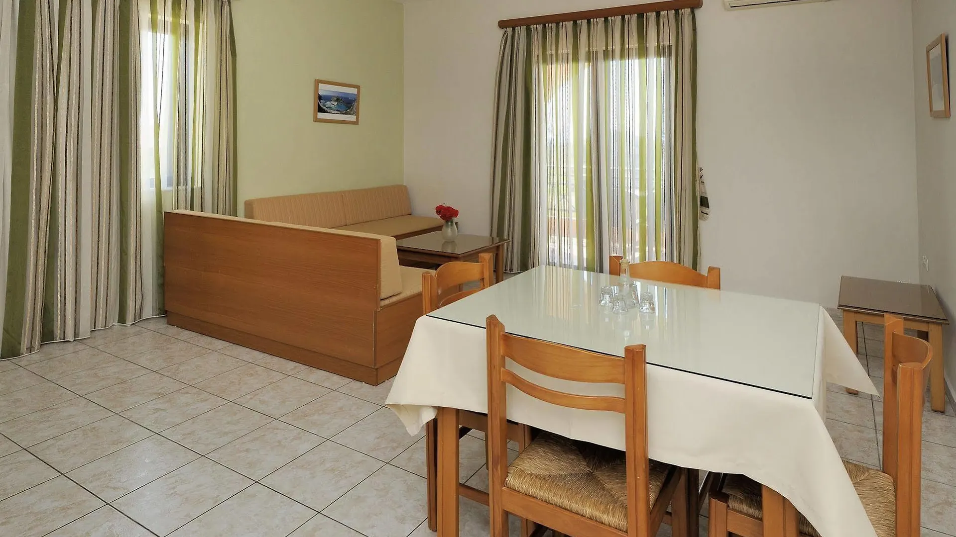 Lägenhetshotell Nanakis Beach Apartments Stavrós