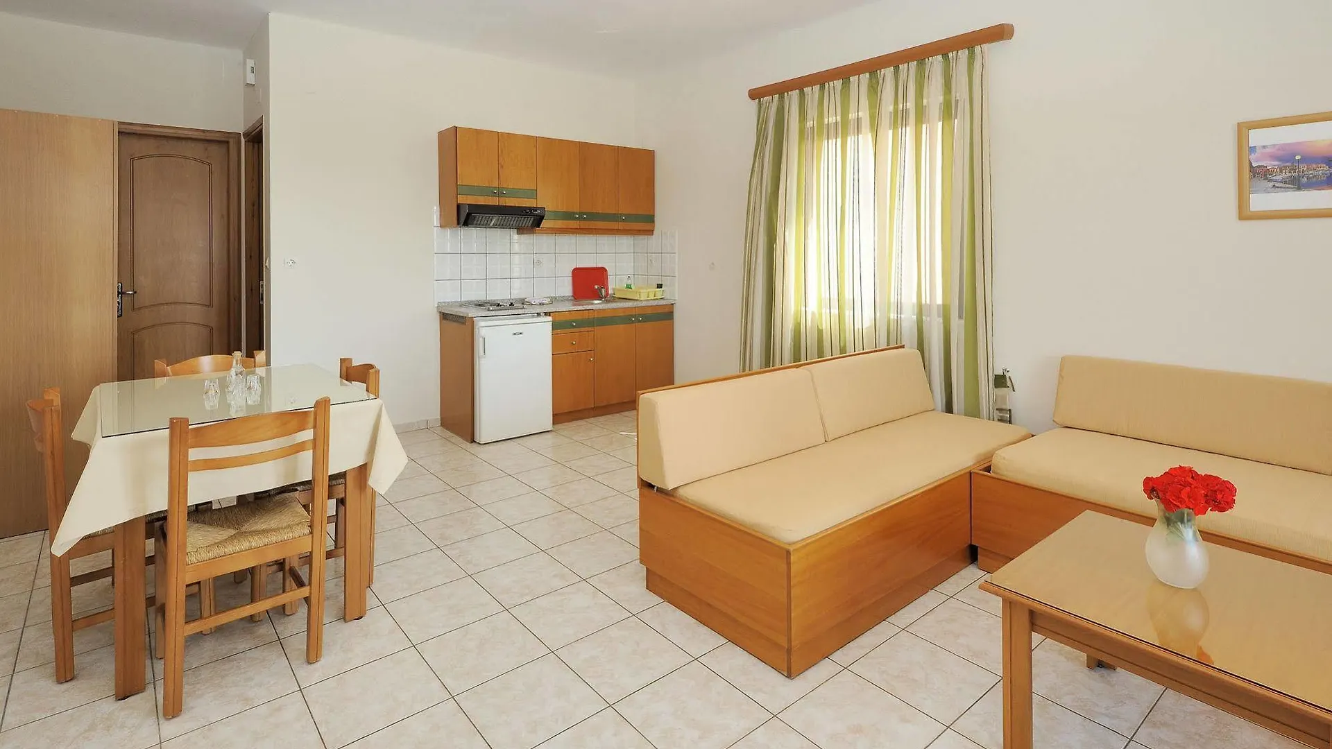 *** מלון דירות Stavrós Nanakis Beach Apartments יוון